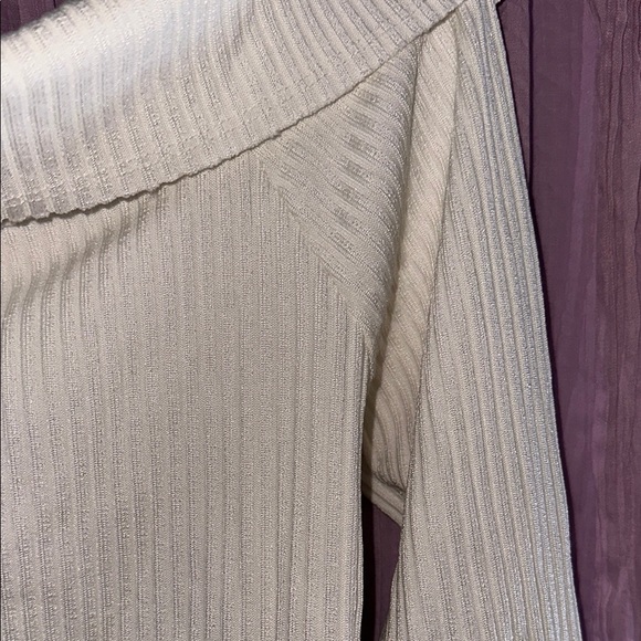 Off-Shoulder Ribbed Knit Top - Picture 2 of 2